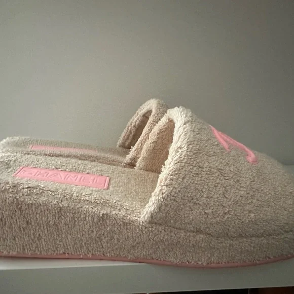 Chanel Blush and Pink Terrycloth Slides sz 41 - Picture 9 of 11